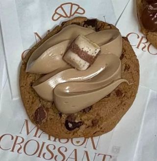 Cookie de Chocolate com Recheio de Kinder Bueno