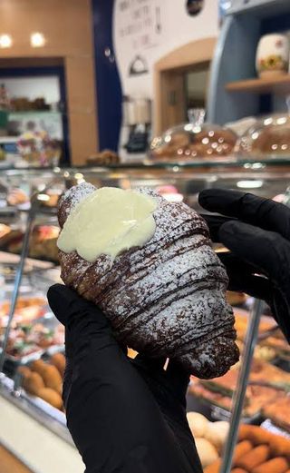 Cornetto al burro con cioccolato bianco