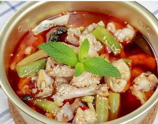 104水煮田鸡Cosce di rana in zuppa piccante