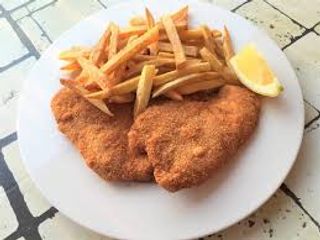 Cotoletta di pollo con patatine fritte