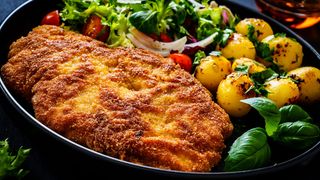 Cotolette alla milanese e patate arrosto