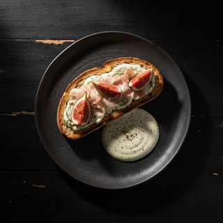 Crema di lardo, fichi e crema cacio e pepe