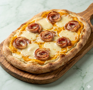 Pinsa crema di pecorino, crema di zucca, pancetta arrotolata, provola affumicata