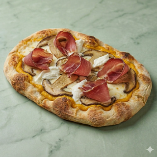 Pinsa crema di zucca, funghi porcini, fior di latte, speck