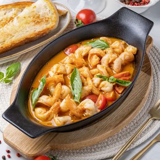 Creveți în sos de roșii cu busuioc