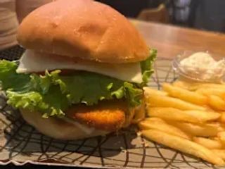 Crispy cheeseburger