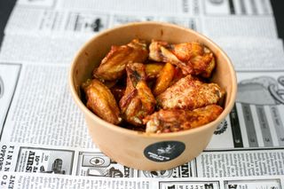 Crispy fried chicken wings