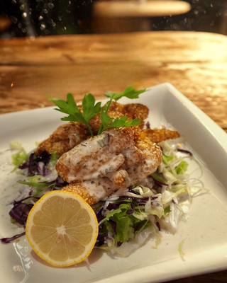 Crispy susam chicken salata