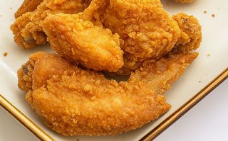 Crispy wings in pousine sauce