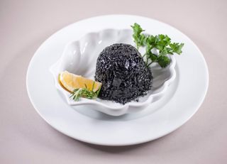 Crni risotto sa sipinim mastilom