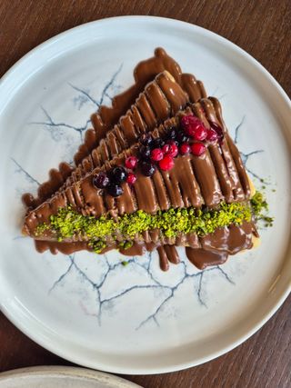 Crni čokoladni palačinak