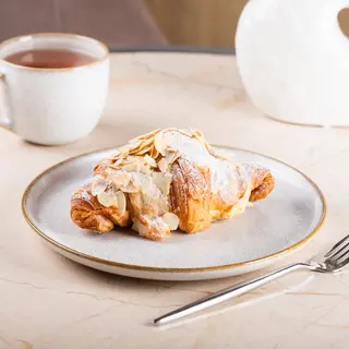 Croissant cu migdale