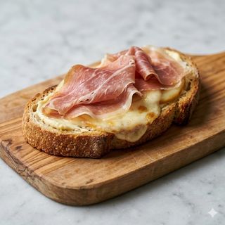 Crostone burro, scamorza affumicata e prosciutto crudo