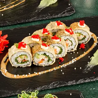 Crunch Rolls с лососем и снежным крабом/ Crunch Rolls cu Somon și Crab de Zăpadă