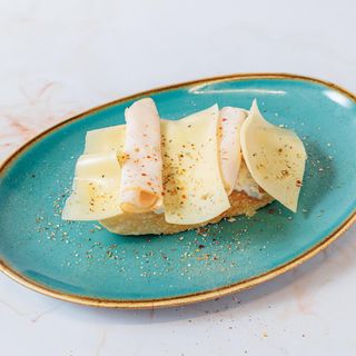 Sendvič sa ćuretininom i 4 vrste sira 200g