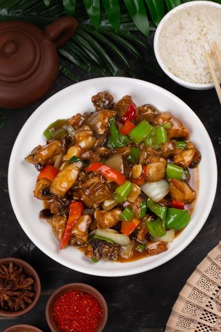 Кусочки курицы с перцем