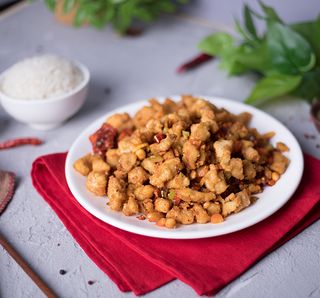 Жареное филе курицы с чесноком (400г)