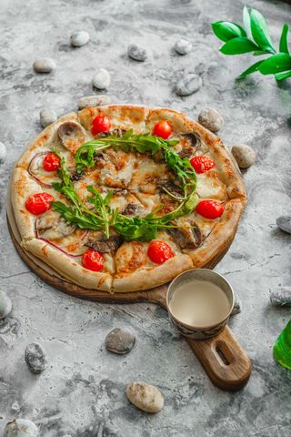 Д. Пицца с сочной кониной (25см/395г)