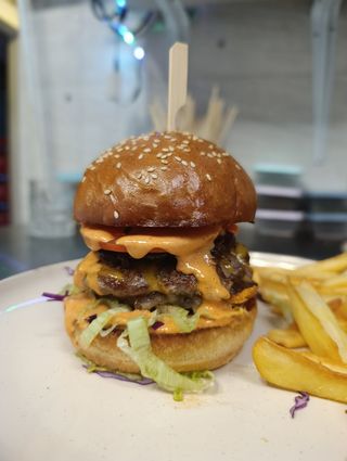 Devils burger + Coca-Cola 0.33l