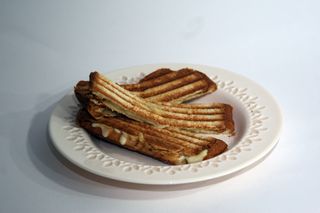 Grilovani brioš tost sa sirom