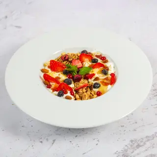 Domaća granola s grčkim jogurtom