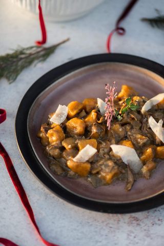 Domaće njoke s biftekom u sosu od vina