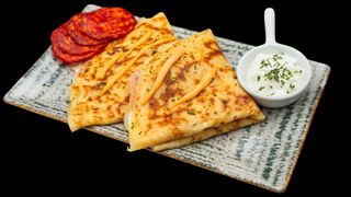 Domaće palačinke kulen i kačkavalj