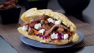 Doner juneći u domaćem pecivu