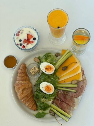 Doručak sa lokalnim kobasicama i sirom 430gr