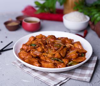Тушеные кусочки рыбы (400г)