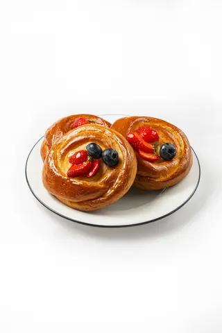 Булочки с голубикой и клубникой (110г)