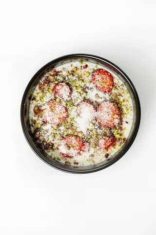 Овсяная каша с клубникой (378г)