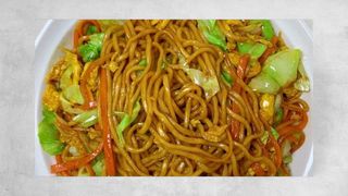 Egg and vegetable noodles