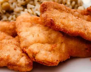 Escalopes de Peru Panados com Arroz e Salada Fresca