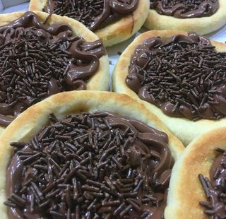 Esfiha de Brigadeiro