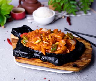 Рыба на жаровне с винным соусом (400г)