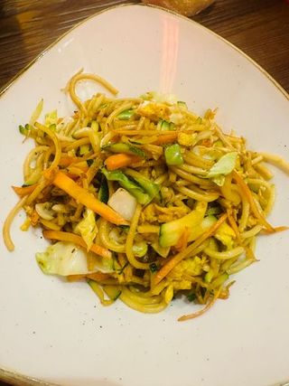 Spaghetti freschi saltati con verdure
