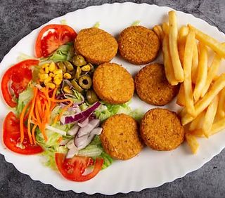Falafel com Batata Salteada e Salada