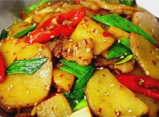 110干锅土豆Fettine di patate in pentola