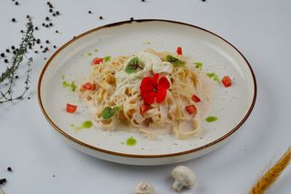 Фетучини в сливочно томатном соусе (300г)