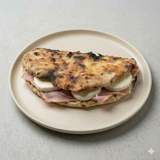 Focaccia con prosciutto cotto e mozzarella