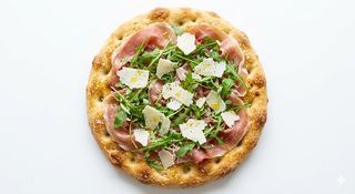 Focaccia crudo, rucola e grana