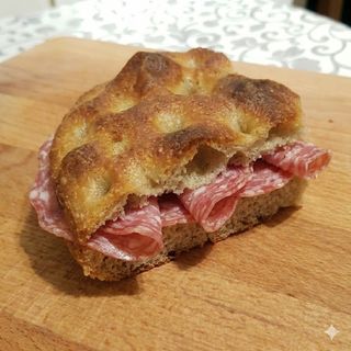 Focaccia farcita con salume 1/4
