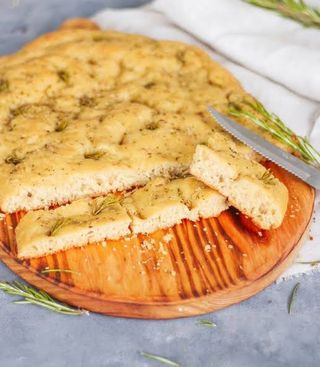 Focaccia de Alho e Alecrim