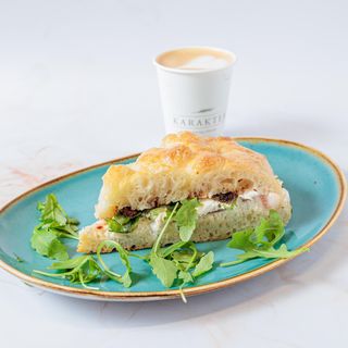 Focaccia mortadela burata +cappuccino