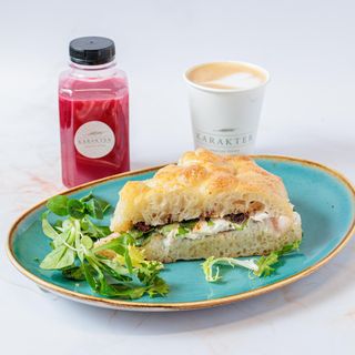 Focaccia pršuta burata +cappuccino+ceđena narandža