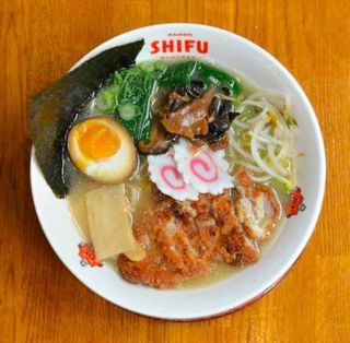 25. Ramen de Frango Frito