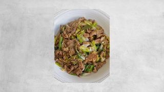 Fried lamb with onions