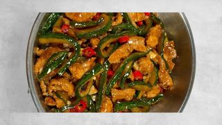 Fried pork with cucumber