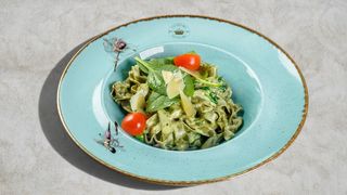 Fusili sa ćuretinom u pesto sosu